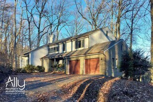 501 Rookwood Pl in Charlottesville, VA - Building Photo