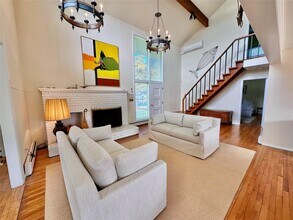 18 Quogo Neck Ln in Quogue, NY - Foto de edificio - Building Photo