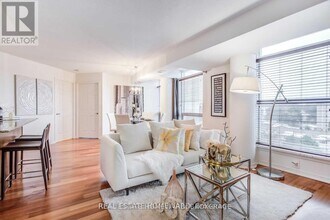 18 Valley Woods Rd in Toronto, ON - Building Photo - Building Photo