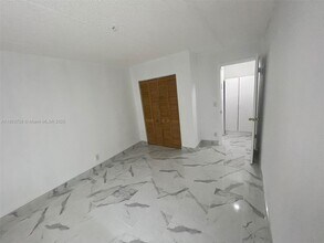 3211 SW 44th St in Fort Lauderdale, FL - Building Photo - Building Photo