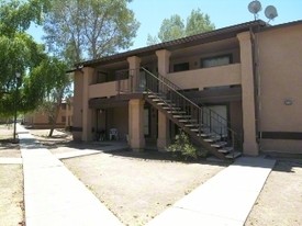 465 W Ivyglen St Apartamentos