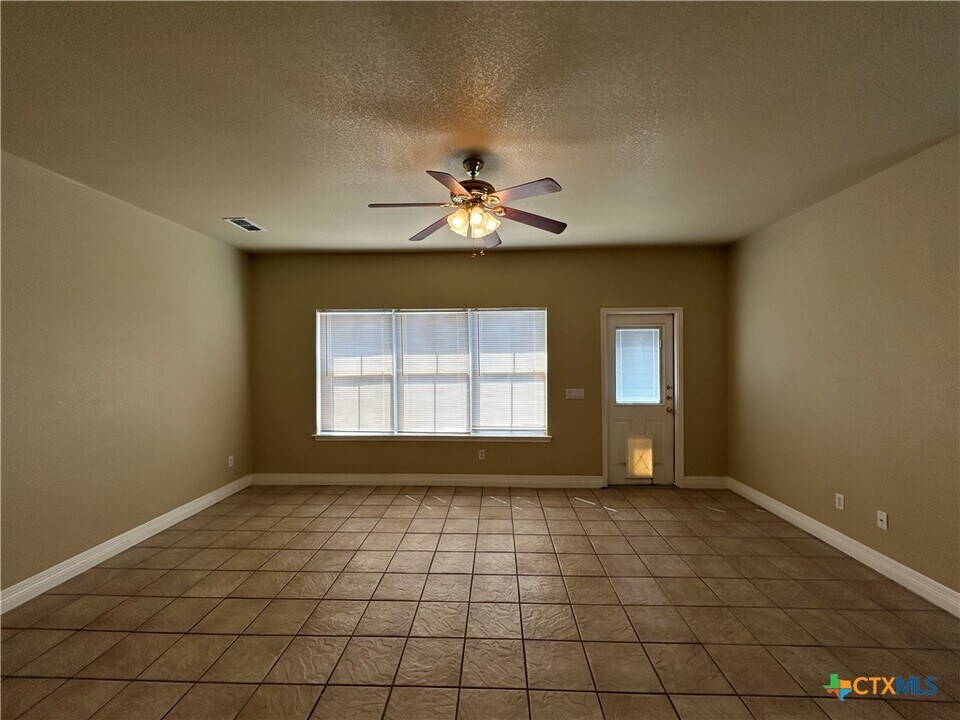 3049 Pine Valley Dr in New Braunfels, TX - Building Photo