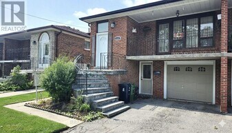214 Fairglen Ave in Toronto, ON - Building Photo