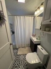 34 Sunset Rd, Unit 2 in Somerville, MA - Building Photo - Building Photo