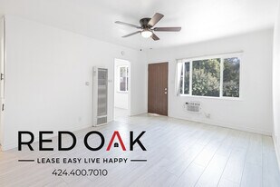 2011 Peyton Ave, Unit B in Burbank, CA - Building Photo