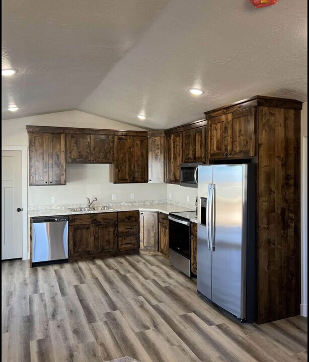 775 E 100 N in Enterprise, UT - Building Photo
