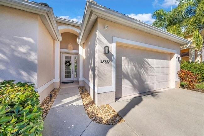 28327 Hidden Lake Dr in Bonita Springs, FL - Building Photo - Building Photo