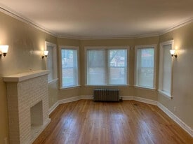 653 E 82nd St, Unit 1W in Chicago, IL - Building Photo