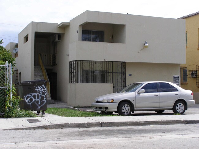 863 SW 4th St in Miami, FL - Building Photo - Building Photo