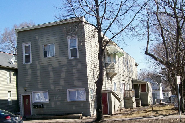 3225 Cedar Ave S in Minneapolis, MN - Building Photo - Building Photo