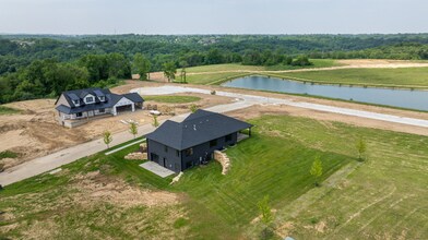 2461 Whisper Woods Ln in Dubuque, IA - Building Photo - Building Photo