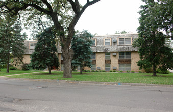 Mar-Don Apartments in Crystal, MN - Building Photo - Building Photo