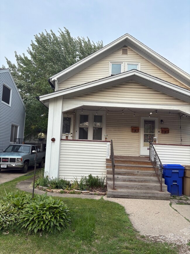 7005 13th Ave, Unit 7005 upper