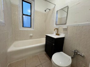 377 Montgomery St, Unit 1 in Brooklyn, NY - Building Photo - Building Photo