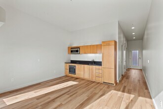 The Beverly in Portland, OR - Building Photo - Building Photo