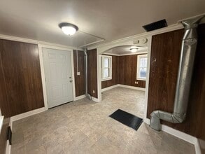 1324 Kenwood Ave in Beloit, WI - Foto de edificio - Building Photo