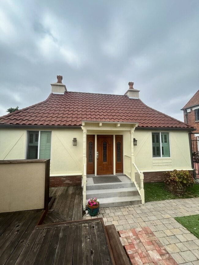 property at 1140 Tuolumne St