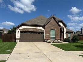 1566 Country Crest Dr in Waxahachie, TX - Building Photo