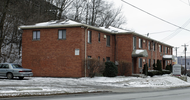 739-741 W Martin Luther King Dr in Cincinnati, OH - Foto de edificio - Building Photo