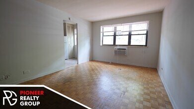 510 W Briar Pl, Unit 104 in Chicago, IL - Foto de edificio - Building Photo