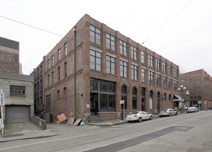 323 1st Ave S in Seattle, WA - Foto de edificio - Building Photo