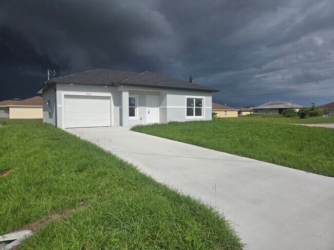 2305 Loraine Ave S in Lehigh Acres, FL - Building Photo - Building Photo