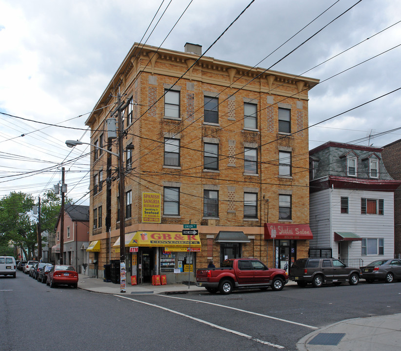 109-111 Elm St in Newark, NJ - Foto de edificio