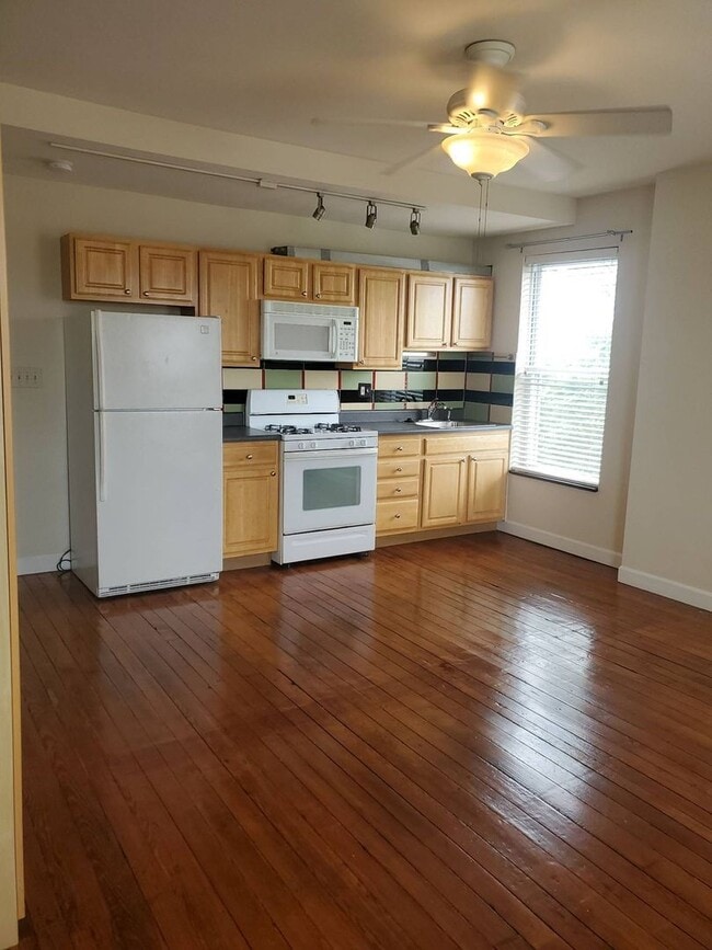 713 W 33rd St in Baltimore, MD - Building Photo - Building Photo