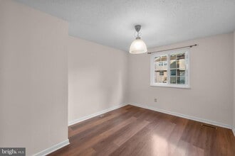 6832 Heatherway Ct in Alexandria, VA - Building Photo - Building Photo