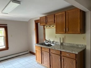370 N Washington St, Unit 3 in North Attleboro, MA - Foto de edificio - Building Photo