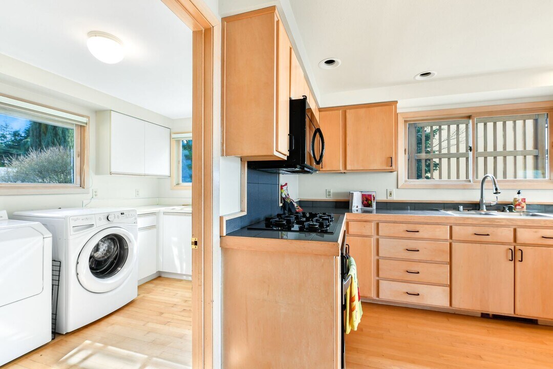 314 Highland Dr in Bellingham, WA - Building Photo