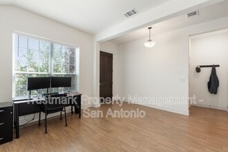 2018 Cullum Wy in San Antonio, TX - Building Photo - Building Photo
