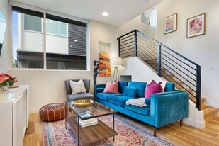 65 W Dravus St in Seattle, WA - Building Photo