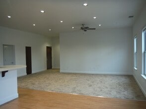 223 N Irwin St in Hanford, CA - Building Photo - Building Photo