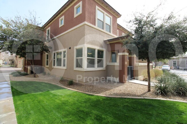 14870 W Encanto Blvd in Goodyear, AZ - Foto de edificio - Building Photo