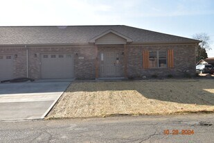 821-833 W 7th St in Greenfield, IN - Building Photo