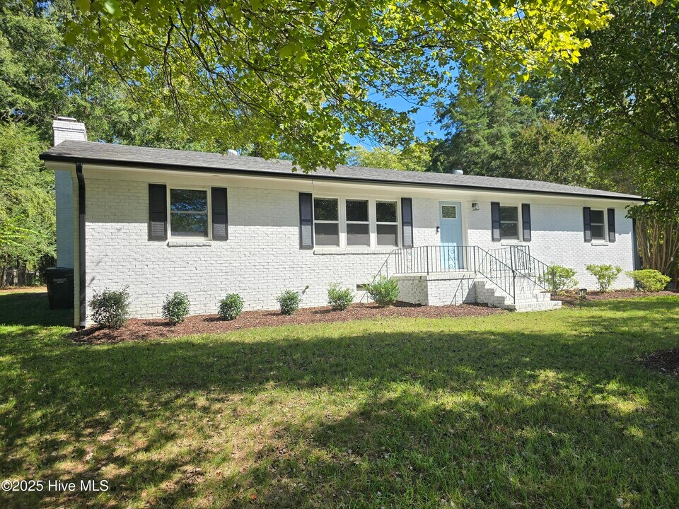4011 Garrett Rd in Durham, NC - Building Photo