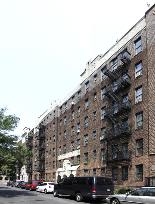 2111 BEEKMAN PL in Brooklyn, NY - Building Photo - Building Photo