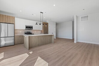 3953 W Dakin St in Chicago, IL - Building Photo - Building Photo