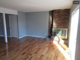 3331 Bridge Manor Dr in Kansas City, MO - Building Photo