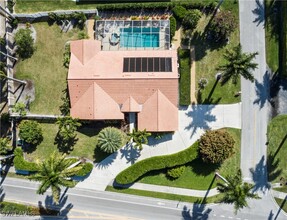 420 Harbour Dr in Naples, FL - Foto de edificio - Building Photo