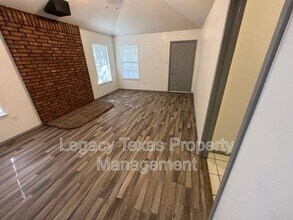 7185 Retta Mansfield Rd in Mansfield, TX - Building Photo - Building Photo
