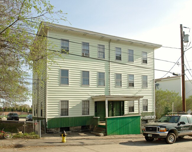 79 Douglas St in Manchester, NH - Foto de edificio - Building Photo