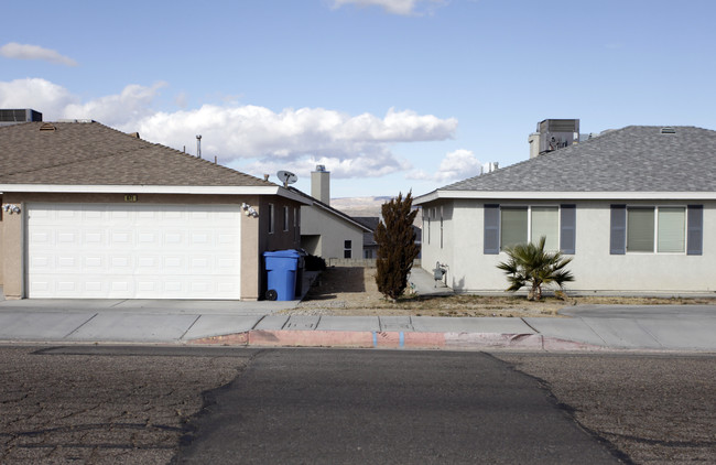 681 Rimrock Rd in Barstow, CA - Foto de edificio - Building Photo