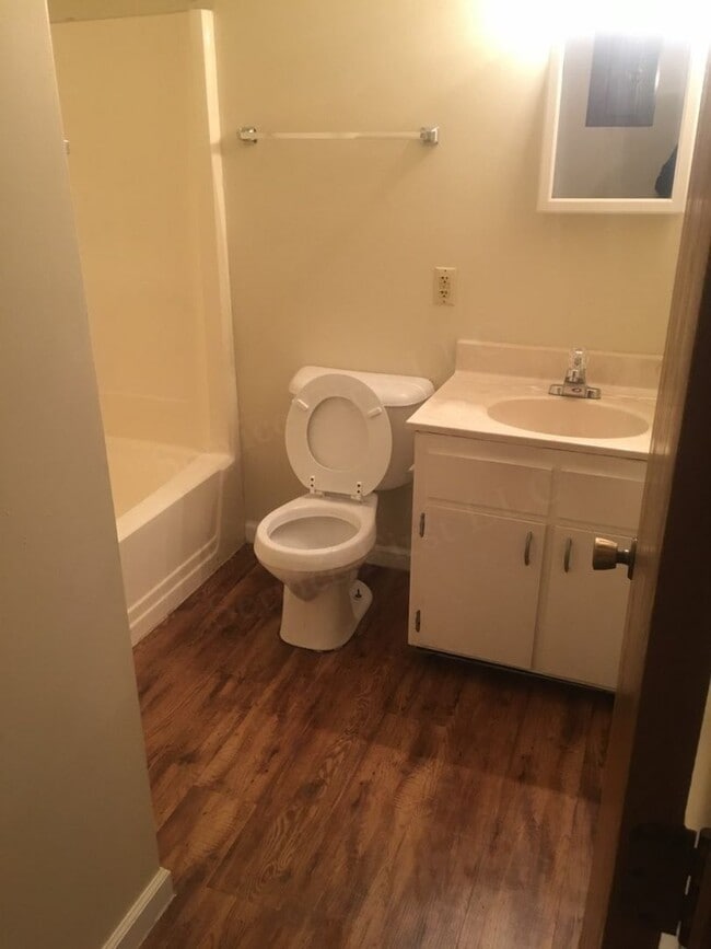 307 E Hackberry St in Fayette, MO - Building Photo - Building Photo