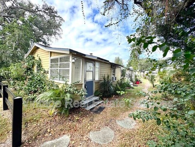 309 W Comanche Ave