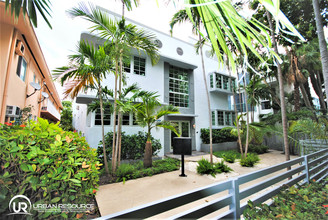 1025 Meridian Ave in Miami Beach, FL - Building Photo - Building Photo