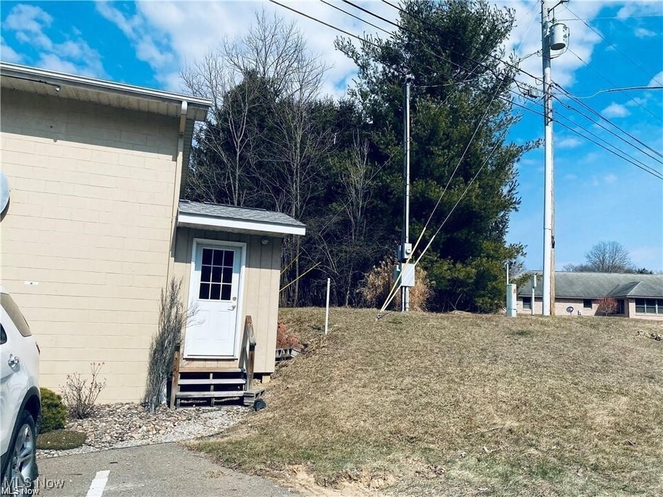 2303 Glenn Hwy in New Concord, OH - Building Photo