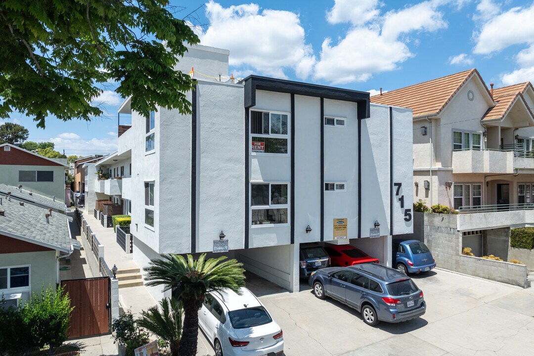 715 E. Providencia Ave in Burbank, CA - Building Photo