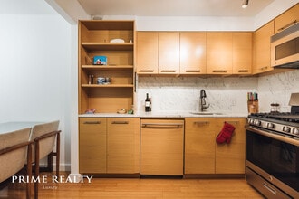 100 W 39th St, Unit 40E in New York, NY - Building Photo - Building Photo